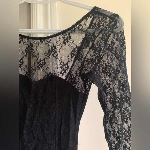 Guess : lace top, open back - Picture 1 of 3